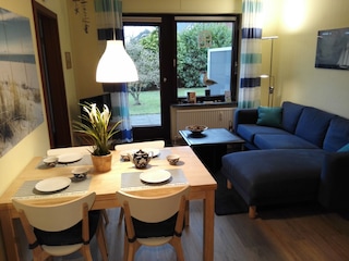 Unser neues Wohnzimmer mit Blick zum Garten in Südlage