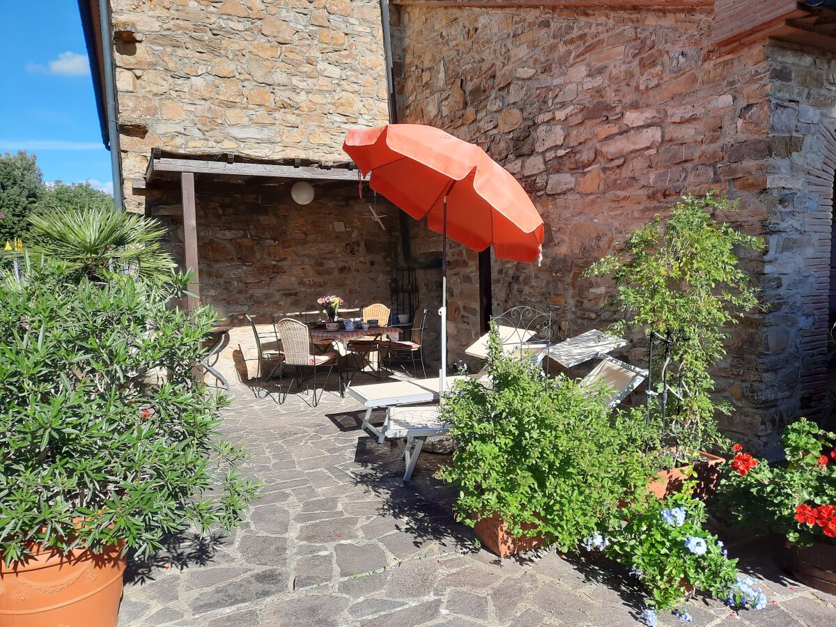 eigene, überdachte Terrasse Richtung Westen