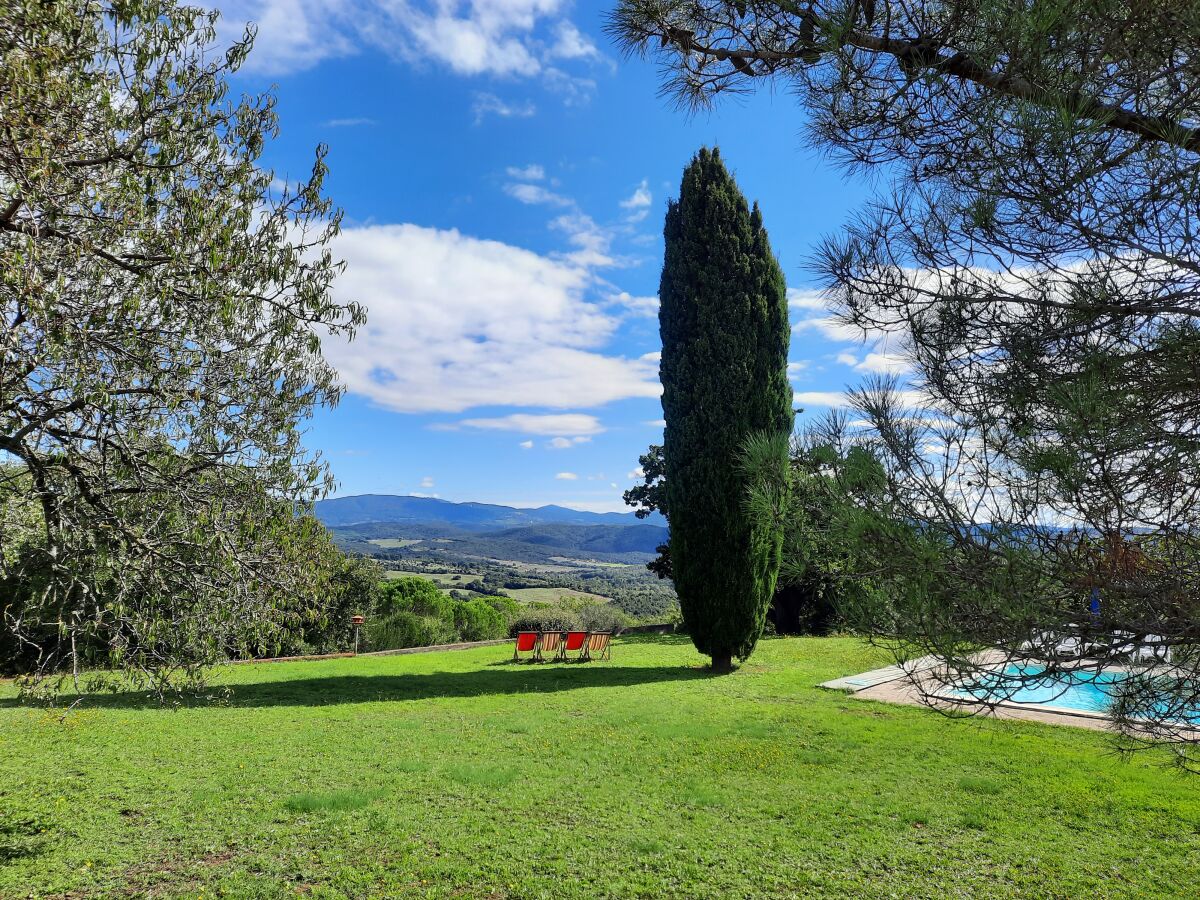 Weitblick über die Hügelketten der Toscana