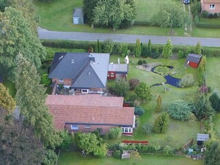 Ihr Ferienhaus, dass mit dem rotem Dach von oben.