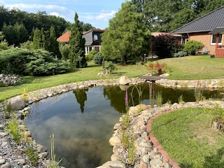 Gartenblick auf das Ferienhaus.