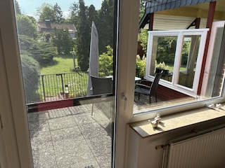 Blick auf die Terrasse, Freisitz und Überdachung,