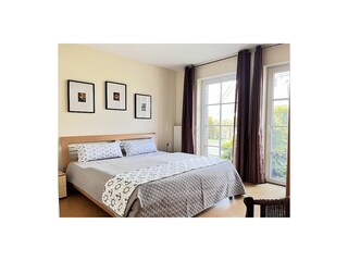 Schlafzimmer mit Doppelbett