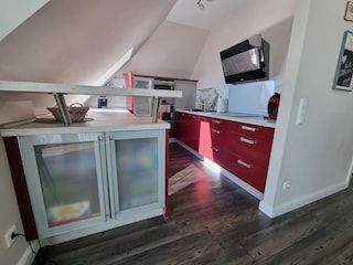 Die rote Küche mit vielen Zubehör