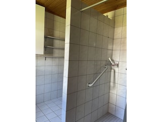 Bad mit Rollstuhlgerechter Dusche