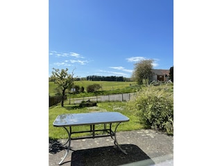 Der eingezäunte Garten mit Sitzplatz