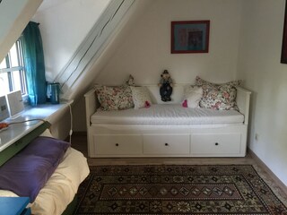 Kinderbereich mit Doppelbett