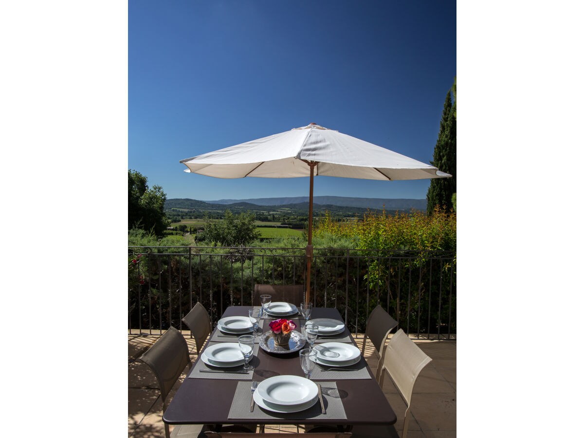 Weitblick auf den Luberon, Roussillon und Bonnieux