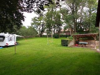 Garten mit Campingplatz