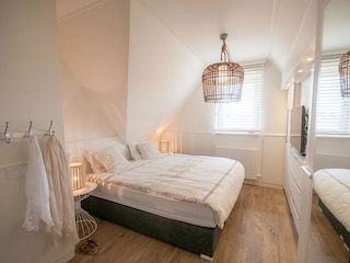 Schlafzimmer mit Doppelbett