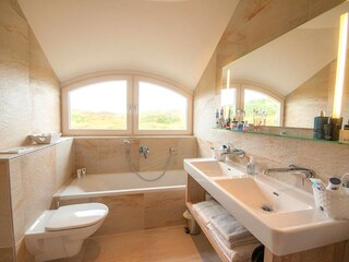 Badezimmer mit Badewanne