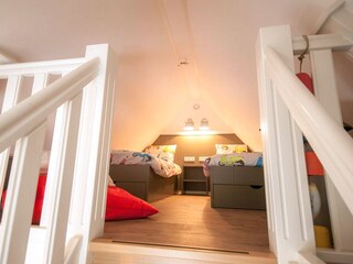 Schlafzimmer mit zwei Einzelbetten