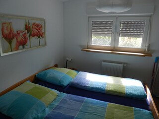 Alle Schlafzimmer mit Rolladen und Fliegengittern