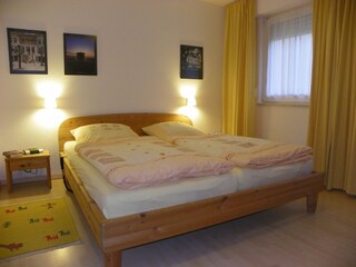 Radio, elektr. verstellb. Lattenroste, Betten 180 x 200