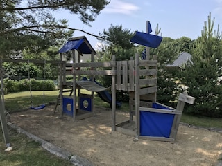 hauseigener Kinderspielplatz