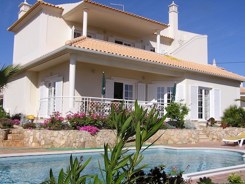 Ferienhaus Solmar - Poolvilla mit Meerblick