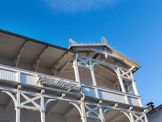 Historisches Holzwerk an der Villa Alba.