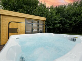 Entspannen Sie im luxuriösen Jacuzzi mit natürlichem Am