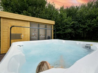 Entspannen Sie im luxuriösen Jacuzzi mit natürlichem Am