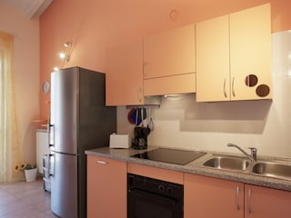 Gut ausgestattete Küchenzeile