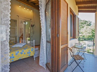 Der Balkon ist vom Wohn-/ Schlafraum aus erreichbar