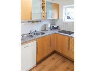 Küche mit Spülmaschine