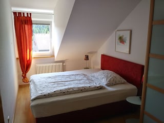 das Schlafzimmer mit Boxspringbett