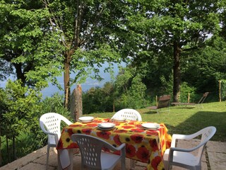 Terrasse und Garten vorne