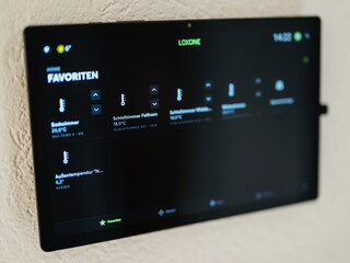 Sustainable, energy-saving individual room heating cont