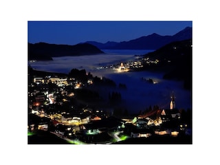 Kleinwalsertal mit Nebel in der Nacht
