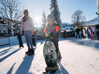 Eislaufen mitten in Riezlern