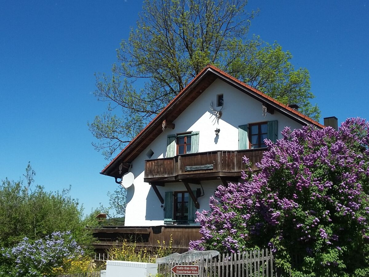 Aussenansicht im Frühling