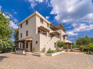 Villa HAYA