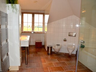 Großes Badezimmer