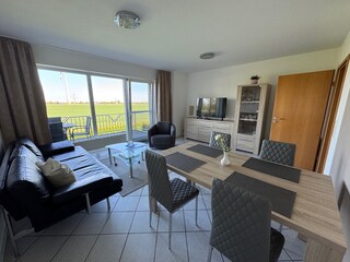 Wohn/Esszimmer mit Balkon