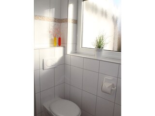 Badezimmer mit Fenster