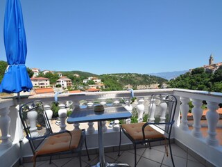 Balkon mit Blick aufs Meer und auf die Altstadt