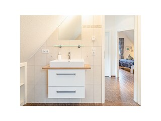 Moderner Waschtisch im Bad 1. OG