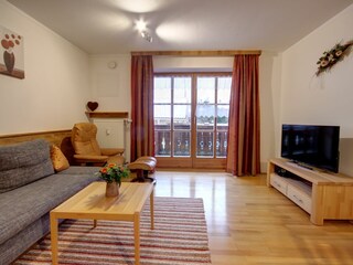 Wohnzimmer mit Balkon