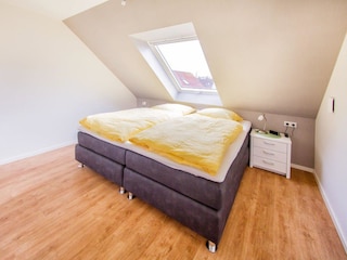 Schlafzimmer (Bett 200cmx200cm