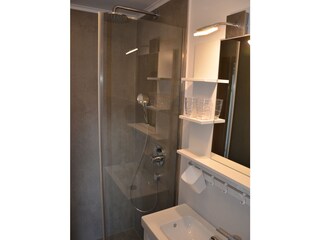 Vakantieappartement Hirschegg im Kleinwalsertal Badkamer 8
