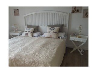 Bett mit sehr guten Matratzen