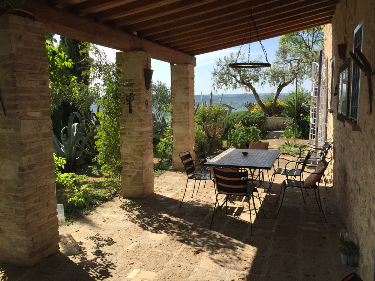 Pergola Tal Seite mit Ausblick auf  Tiber