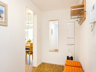 Der Flur mit Garderobe.