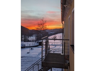 Es gibt viele schöne Sonnenuntergänge zu sehen.