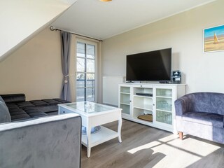 großzügiges Wohnzimmer