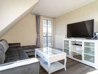 großzügiges Wohnzimmer