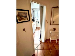Flur mit Zugang zum Wohn-/Esszimmer