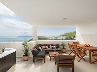 Die Dachterrasse mit Meerblick und Whirlpool