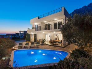 Modern vacation home Sandra in Makarska